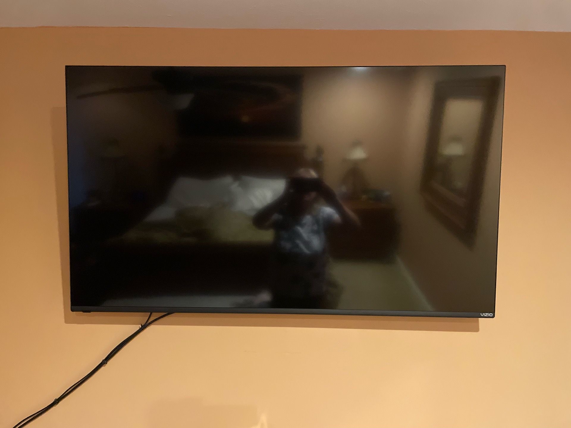 Vizio Smart TV 50” with stand - photo 4
