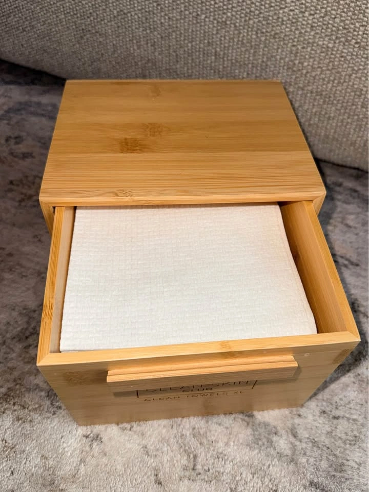 Clean Skin Club Luxe Bamboo Container with XL Towels - photo 3