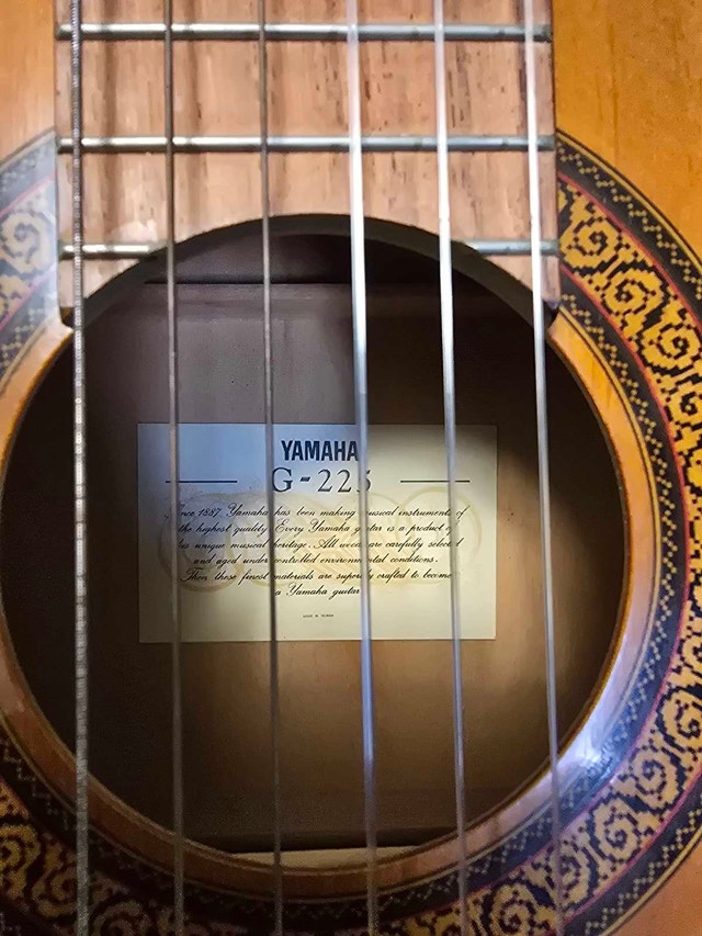 Yamaha G-225 Acoustic Guitar - photo 2