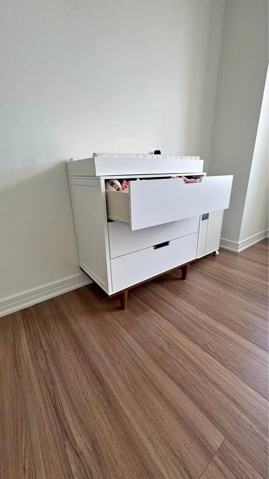 daVinci 3-drawer nursery dresser with universal changing table t