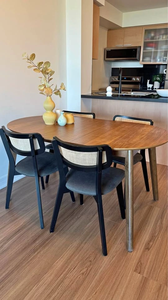 Mid-Century Dining Table and 4 Marume Dining Chairs Set