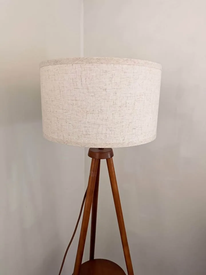 Outon Tripod floor lamp with Shelf