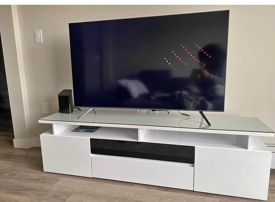 Samsung 55” 4K Smart TV + Modern White Gloss TV Stand