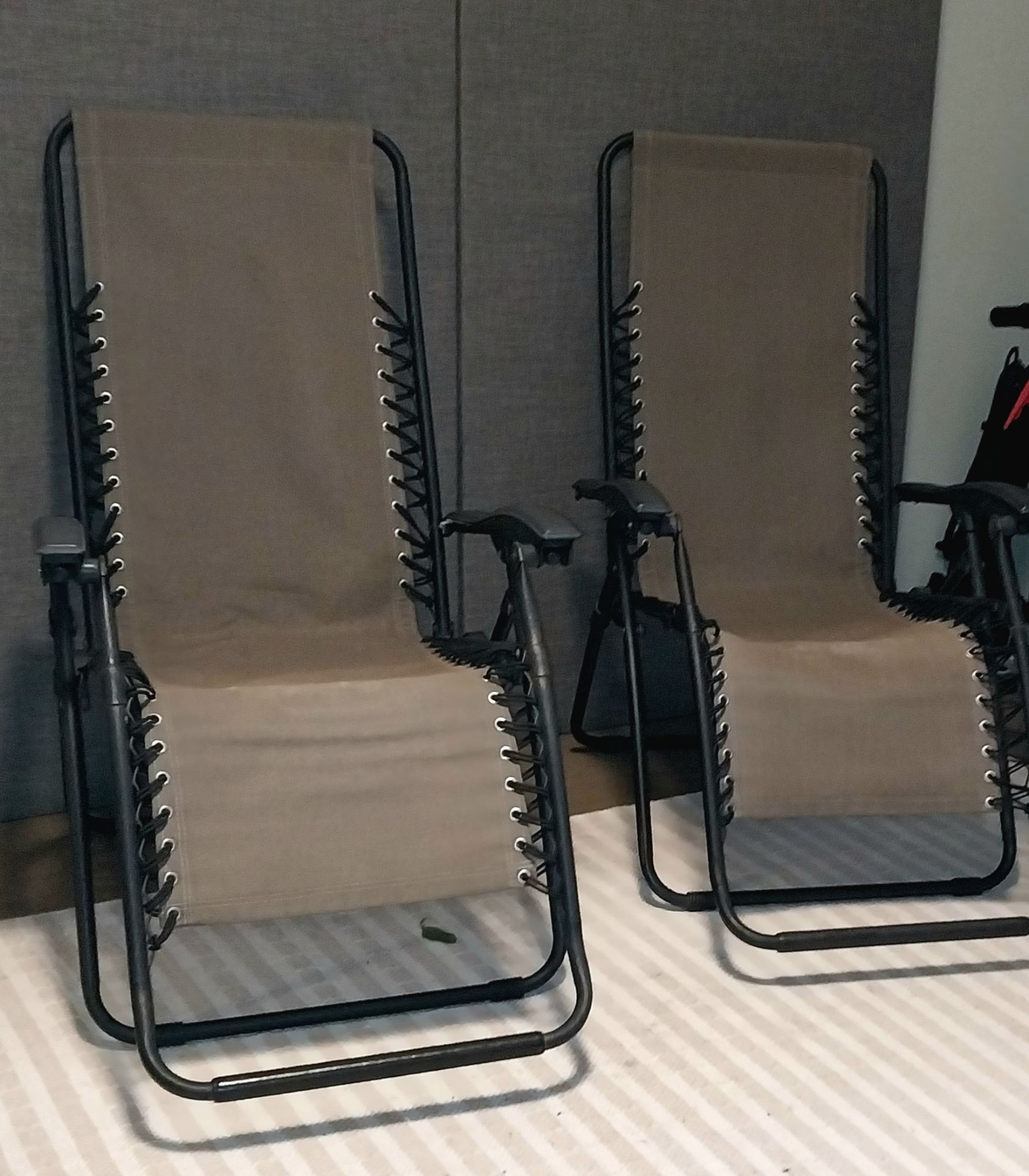 Set of 2 Zero Gravity Reclining Lounge Chairs - photo 2