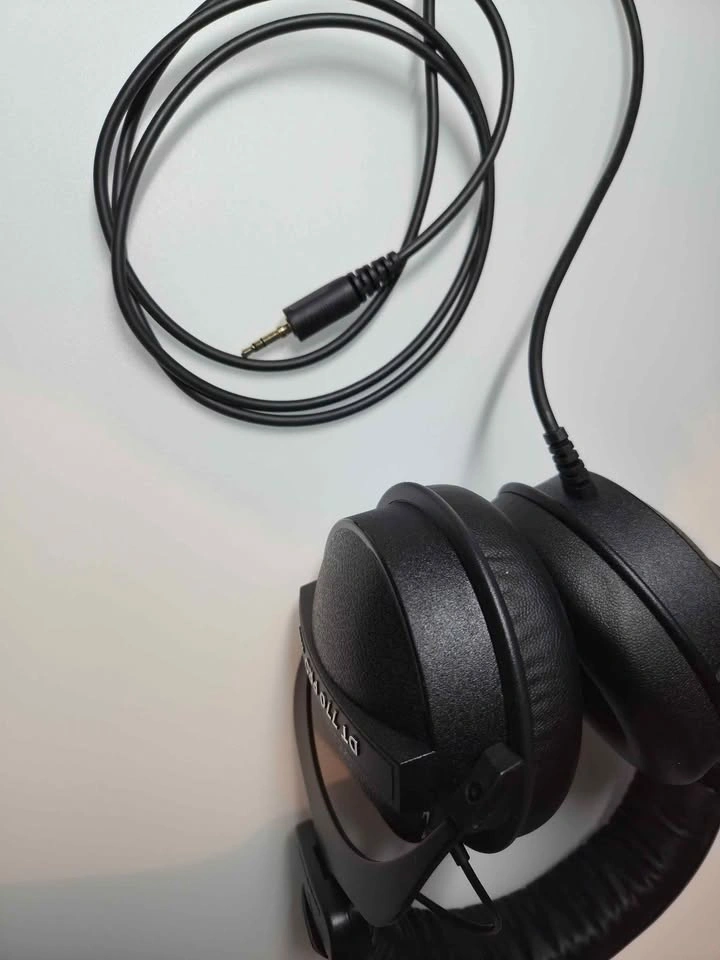 beyerdynamic DT 770 PRO 32 Ohm Studio Headphone - photo 2