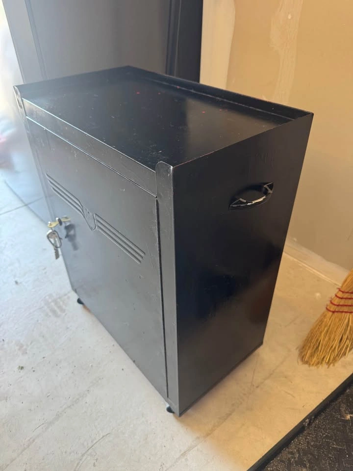 Vintage Beach Industries Rolling Metal Cabinet / Tool Box - photo 3