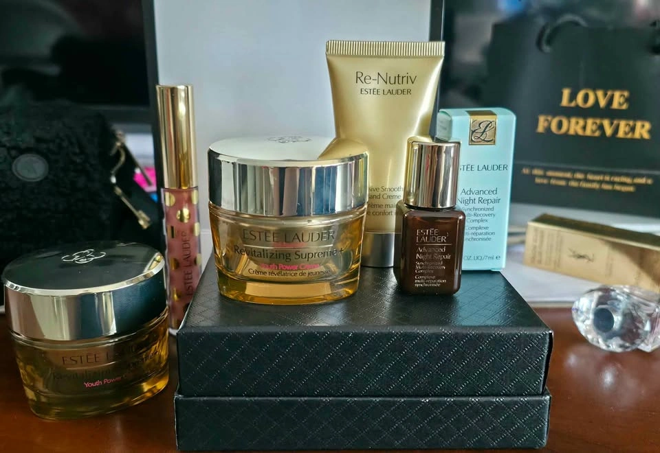 Estée Lauder Revitalizing Supreme+ and Advanced Night Repair Ski - photo 2