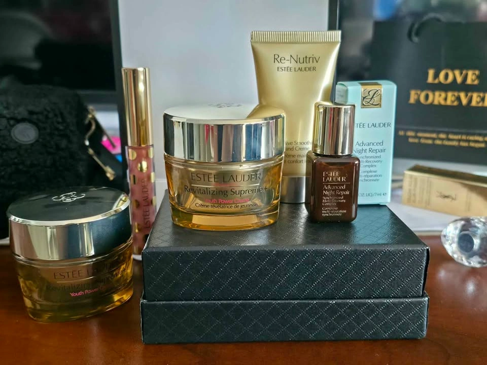 Estée Lauder Revitalizing Supreme+ and Night Repair Set