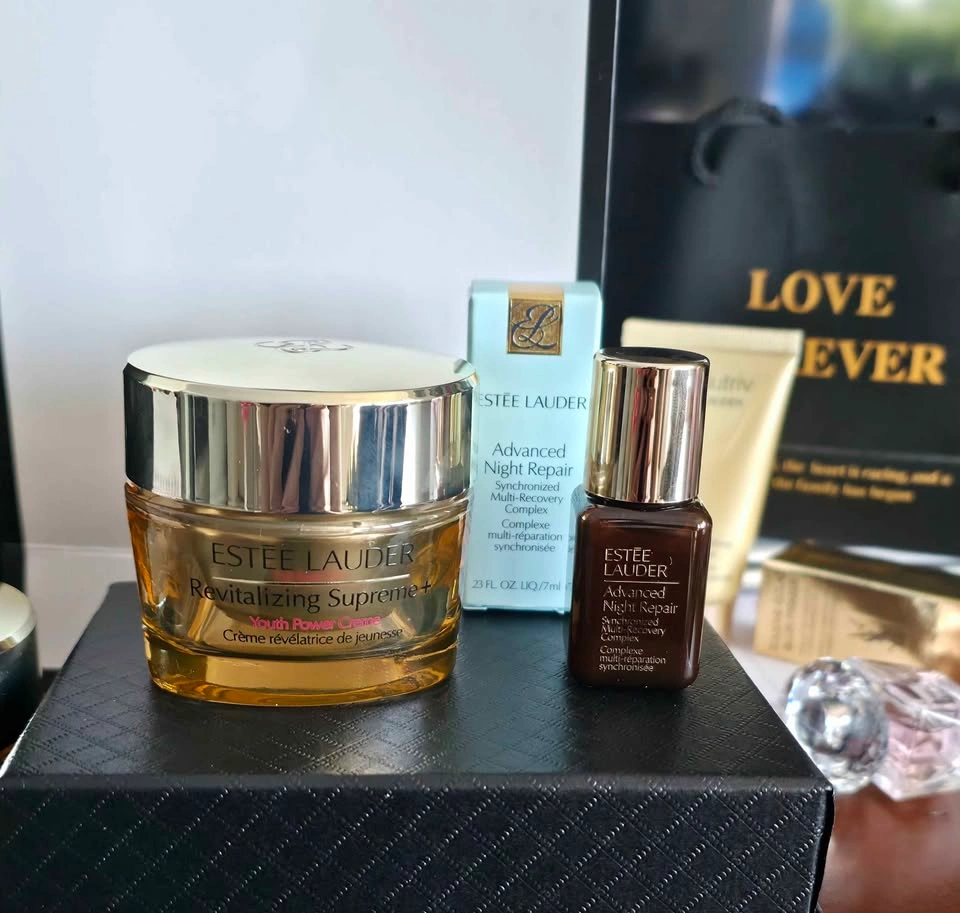 Estée Lauder Revitalizing Supreme+ and Night Repair Set - photo 3