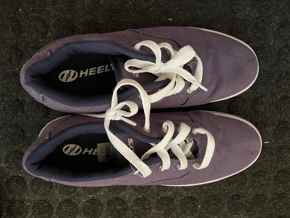 Heelys like new, barely used