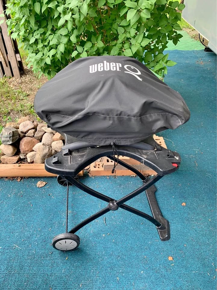 Weber BBQ includes Stand and Cover