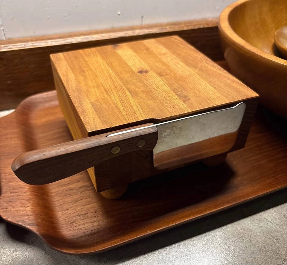 Vintage Small Mid-Century Magnetic Cheese Board & Cleaver - photo 5