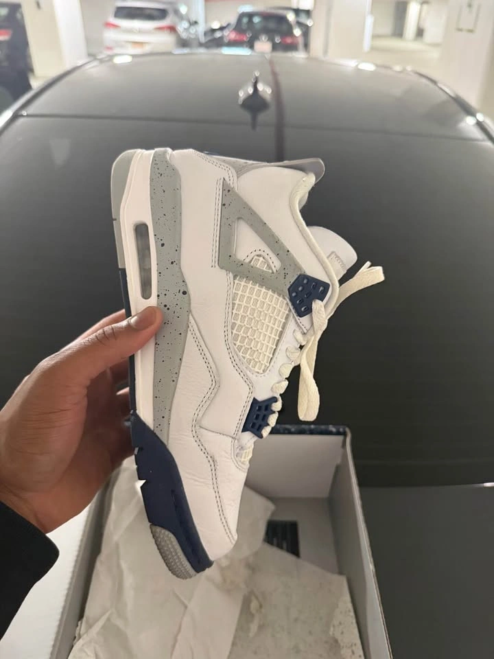 Jordan 4 Midnight Navy (Women’s 6.5) - photo 3