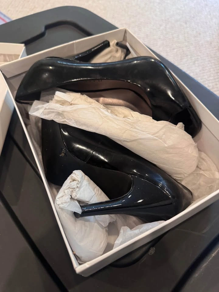 Brand New in Box Limited Black Peep Toe Heels - photo 4