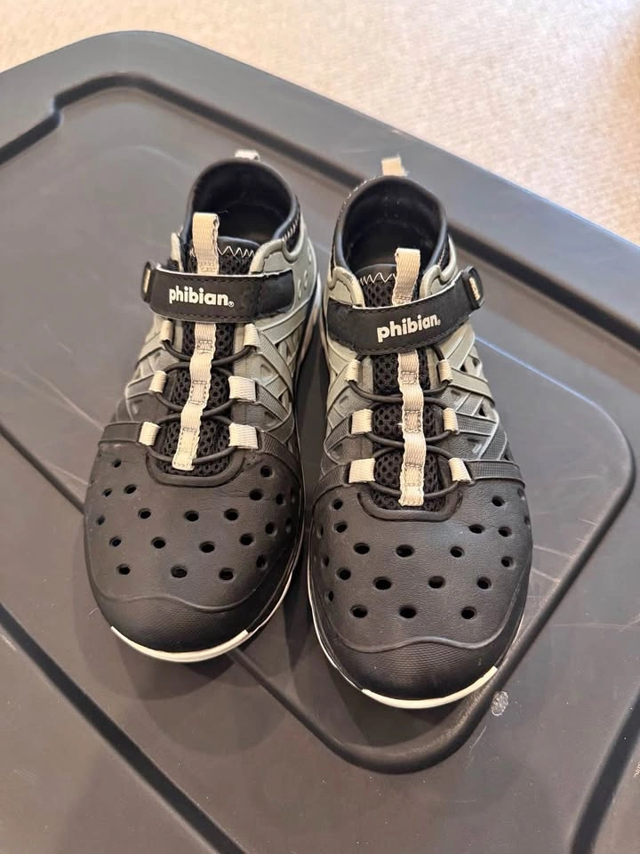 Boys water / summer shoes size 1