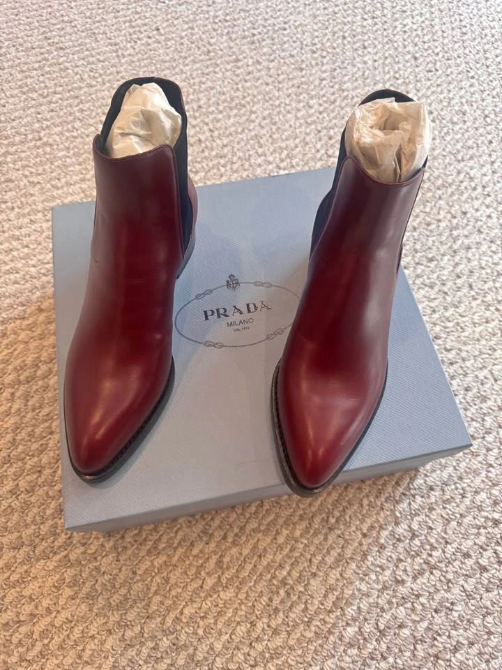 Brand New in Box Prada Calzature Donna Red Boots size 38