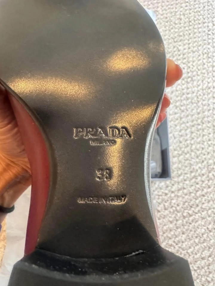 Brand New in Box Prada Calzature Donna Red Boots size 38 - photo 3