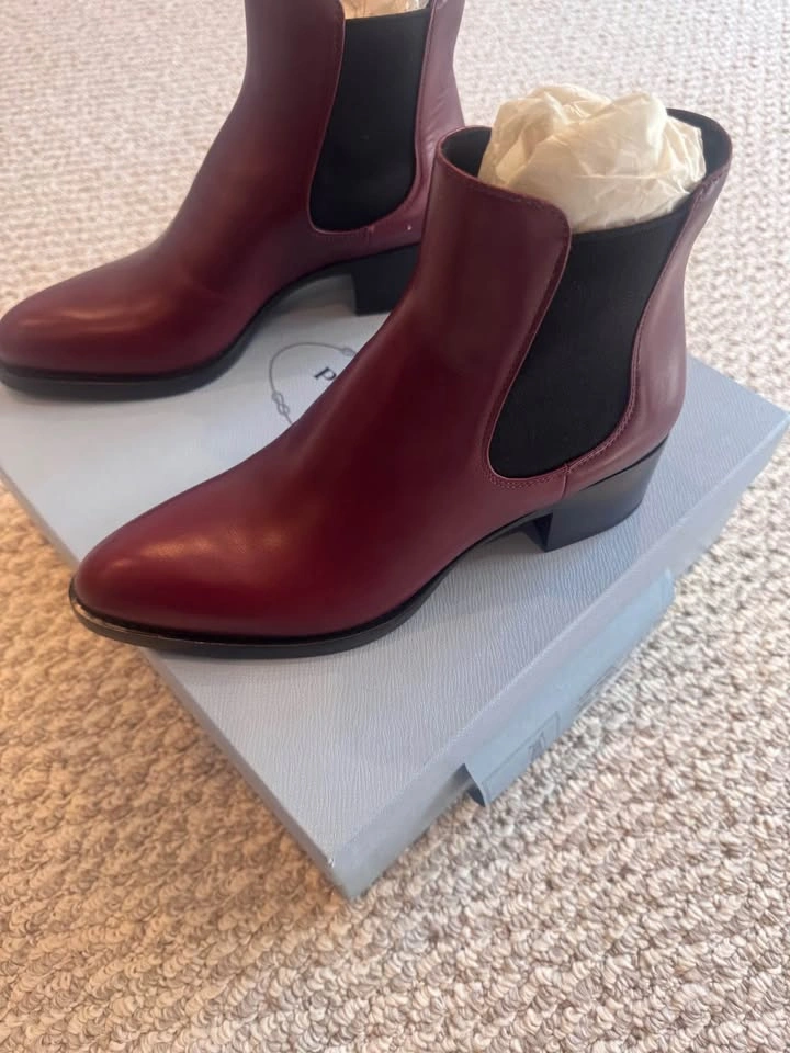 Brand New in Box Prada Calzature Donna Red Boots size 38 - photo 4