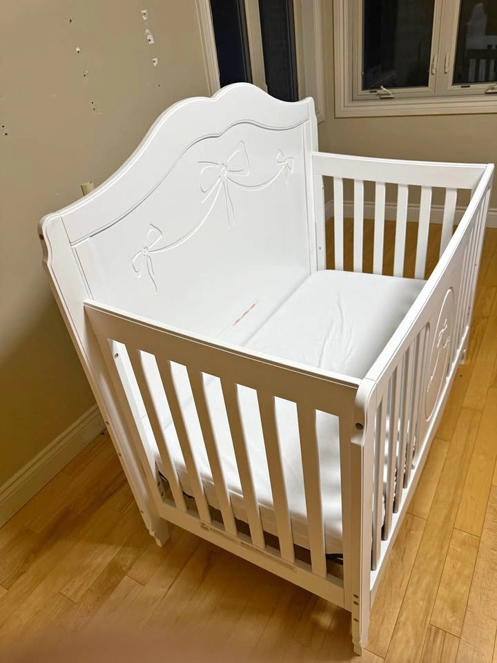 Brand new baby crib WITH MATTRESS, assembled but NEVER used