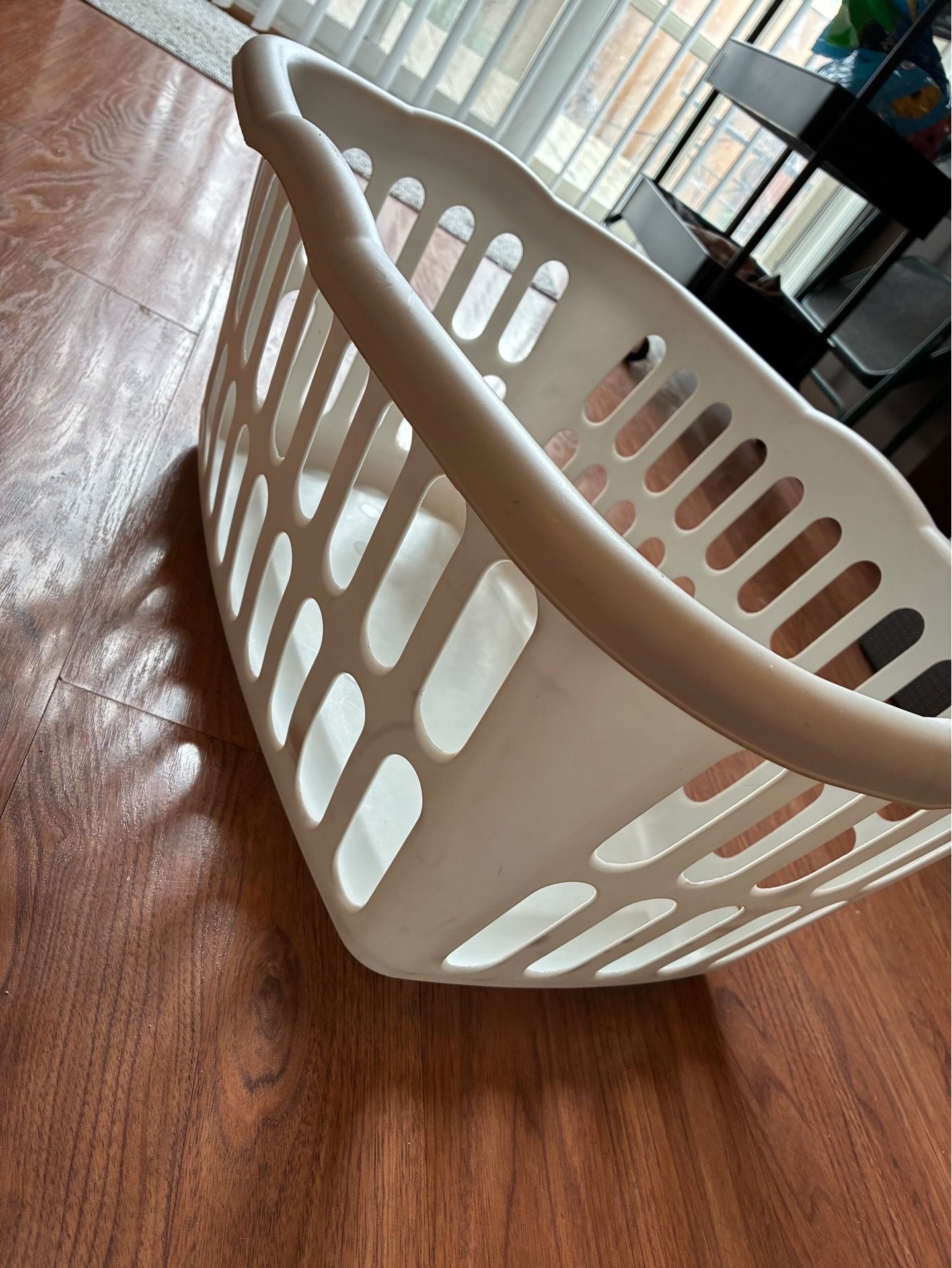 Durable White Sterilite Plastic Laundry Basket - photo 5