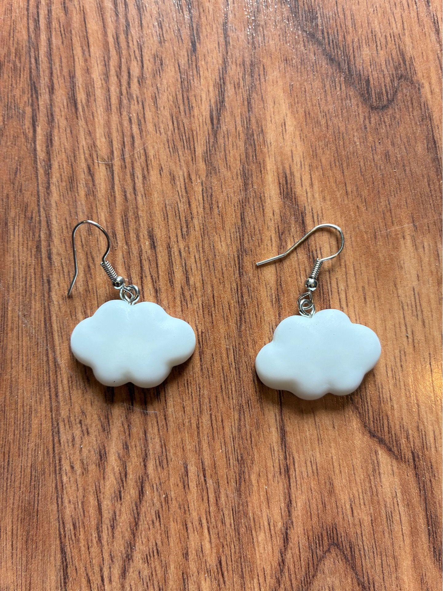 New Pair of White Cloud Shaped Pierced Earrings - photo 3