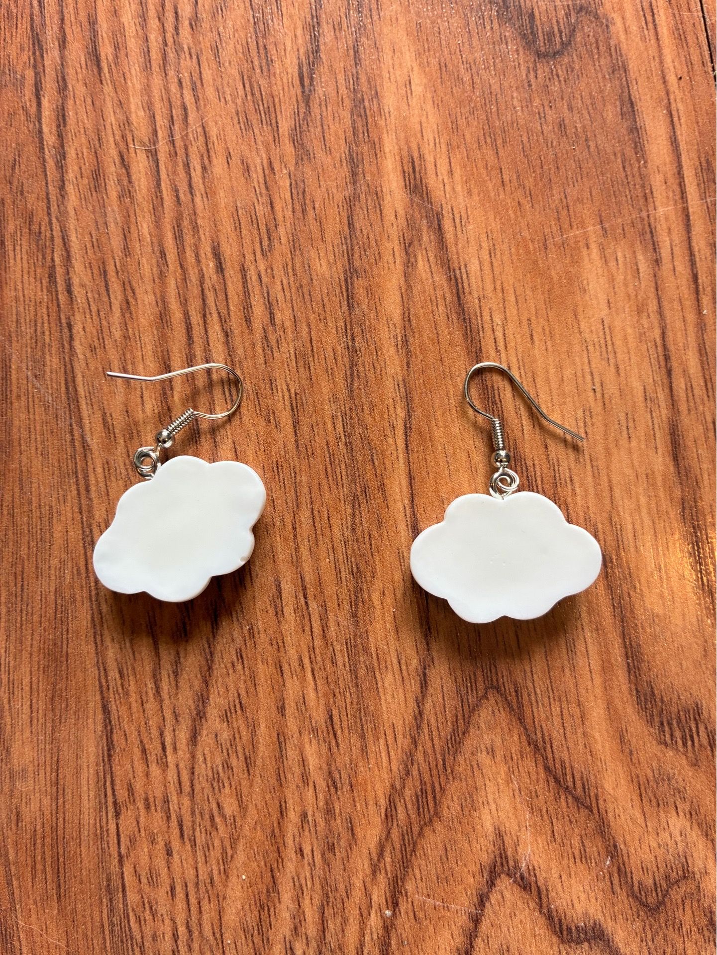 New Pair of White Cloud Shaped Pierced Earrings - photo 4