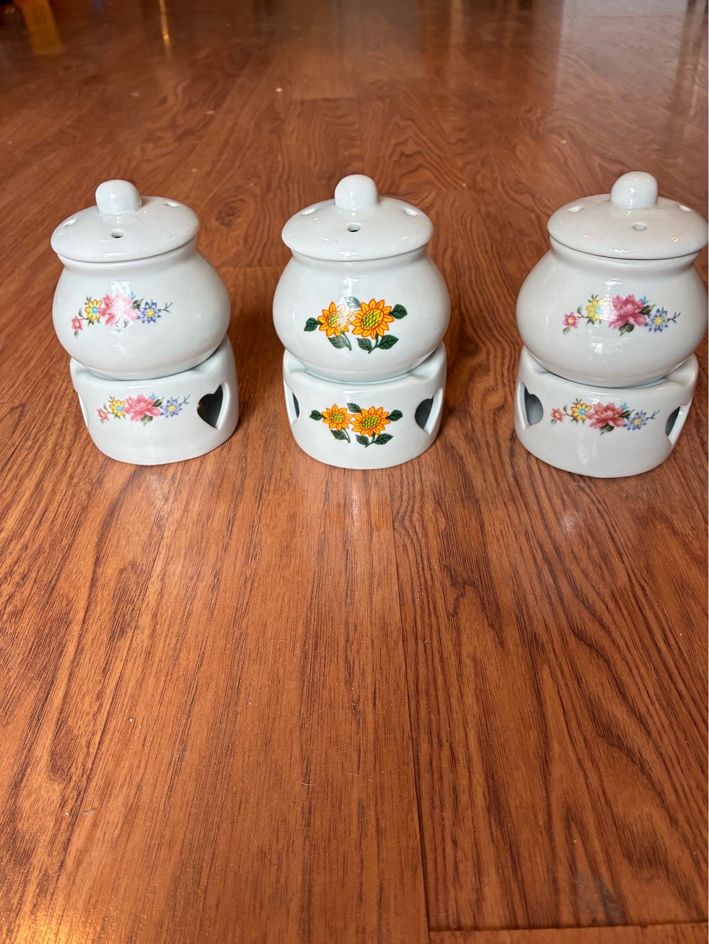 Set of 3 Ceramic Scented Oil or Potpourri Burning Deco Figurines