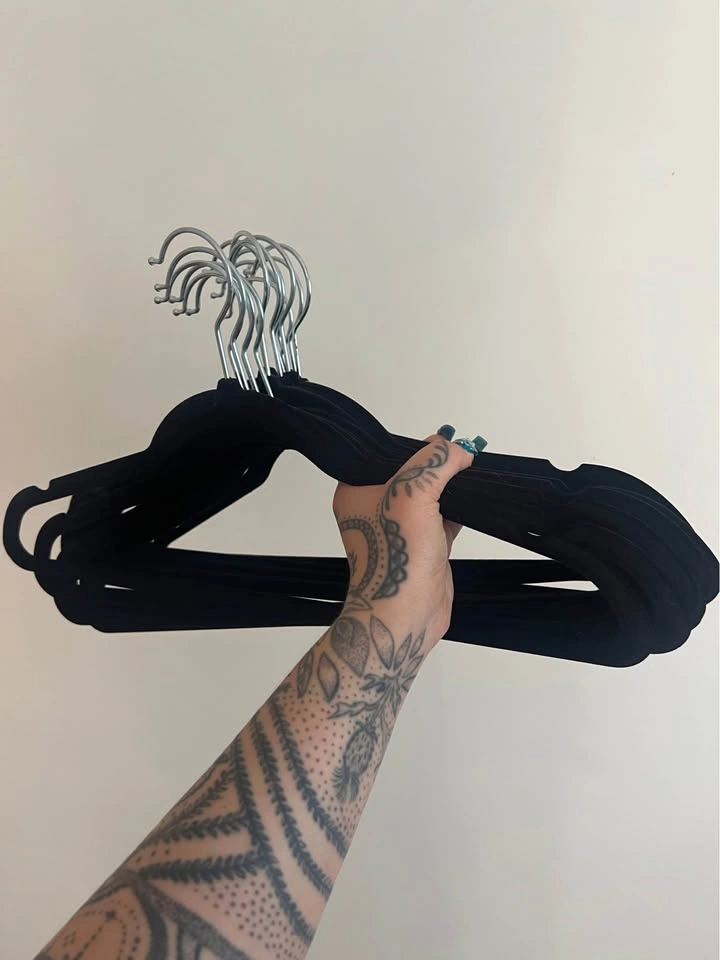 Black velour velvet soft fabric clothes hangers bundle - photo 3