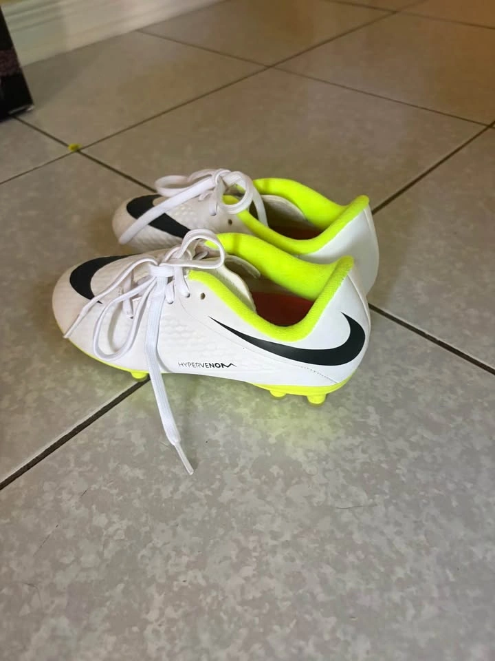 Kids soccer cleats - photo 2