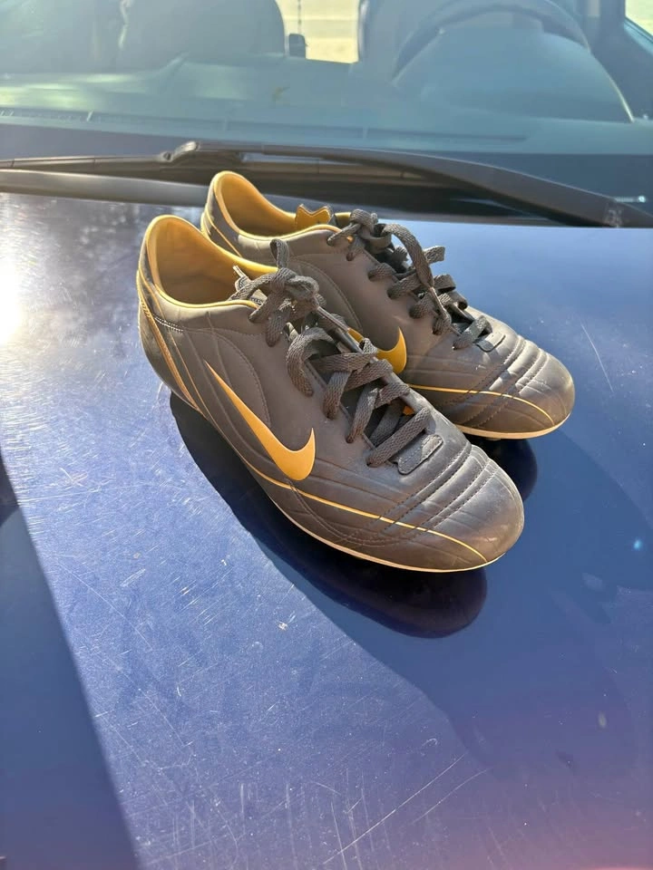 Soccer cleats