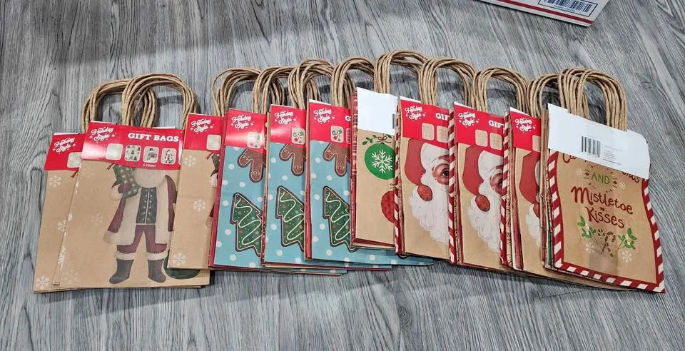 12 Pack HOLIDAY STYLE GIFT BAGS 5CT EACH thumbnail