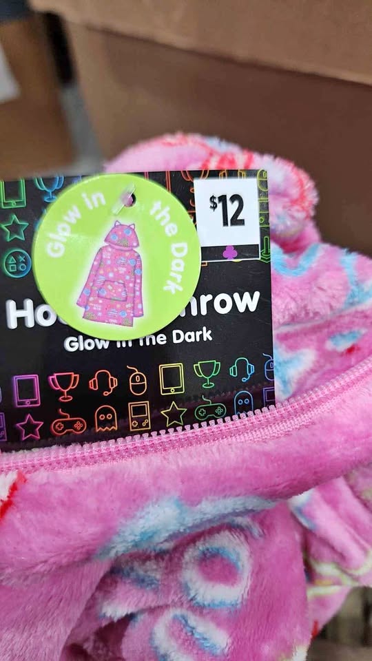 HOODED THROW GLOW IN THE DARK AGE 3-7 SIZE FIT MOST