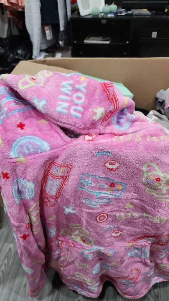 HOODED THROW GLOW IN THE DARK AGE 3-7 SIZE FIT MOST image indicator(3)