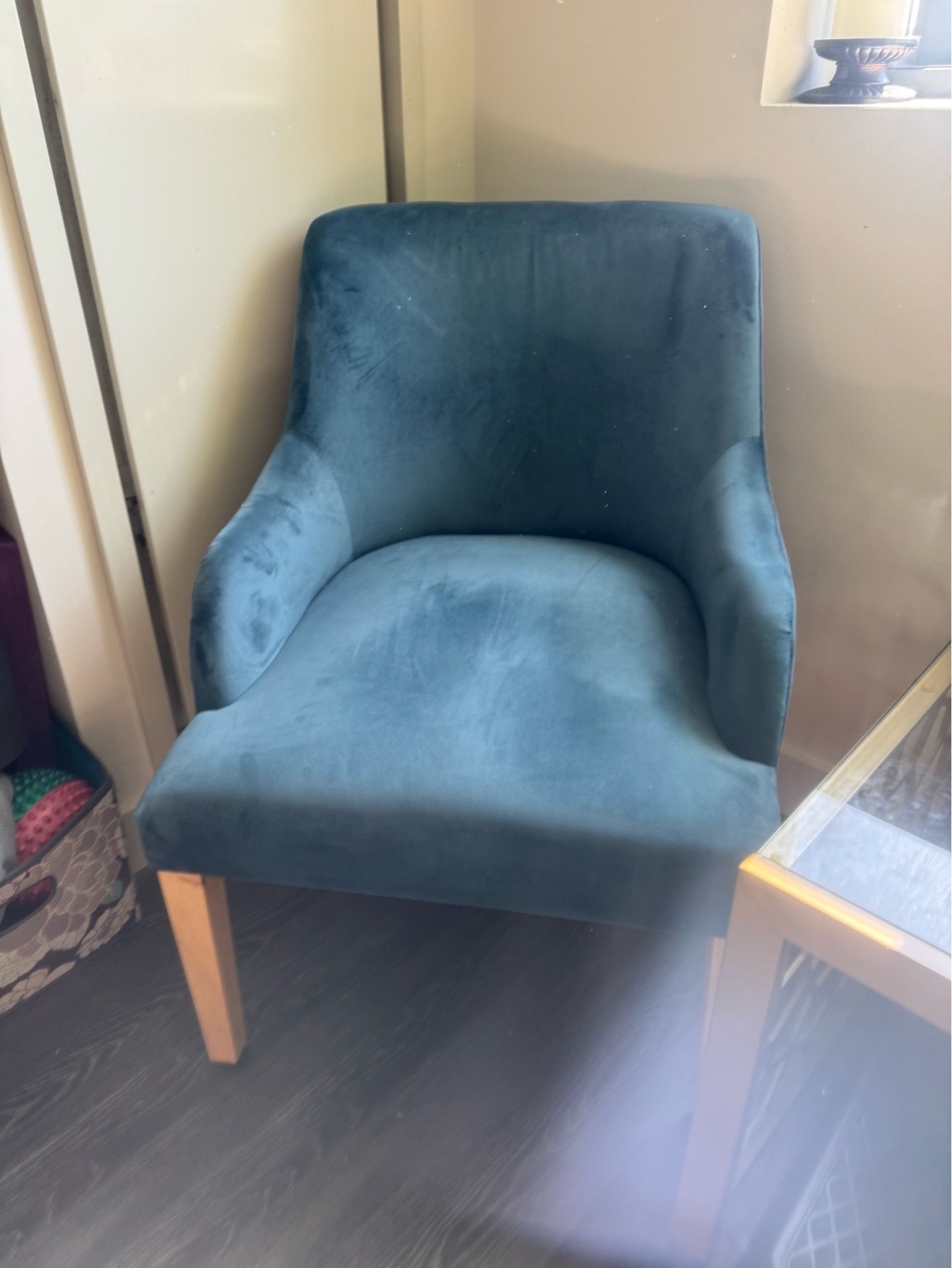 Upholstered accent chair in excellent condition!