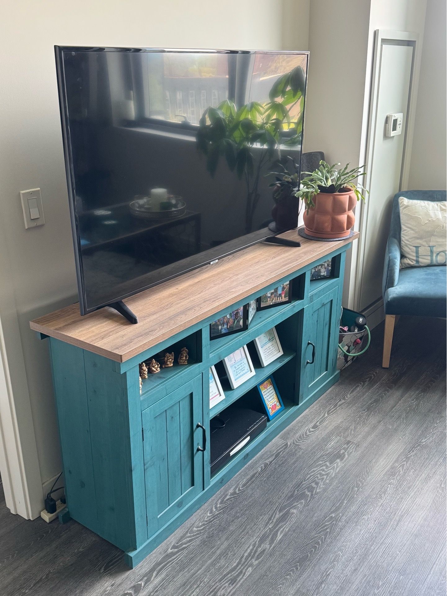 Media console in excellent condition! - photo 2