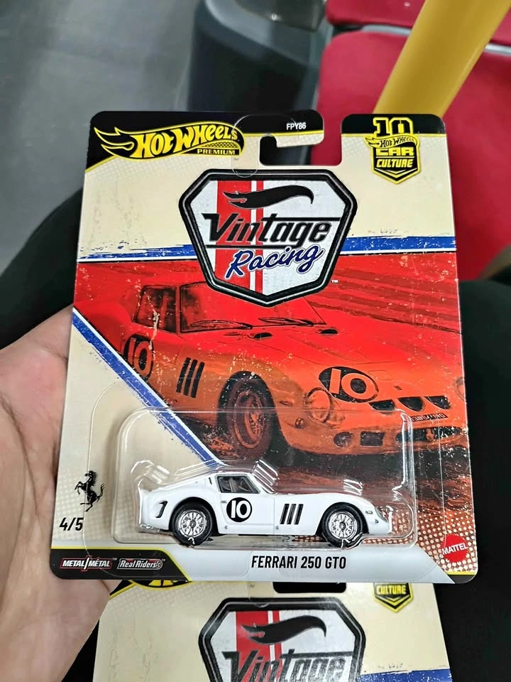 HotWheels Vintage Racing Ferrari 250 GTO (3 Available)
