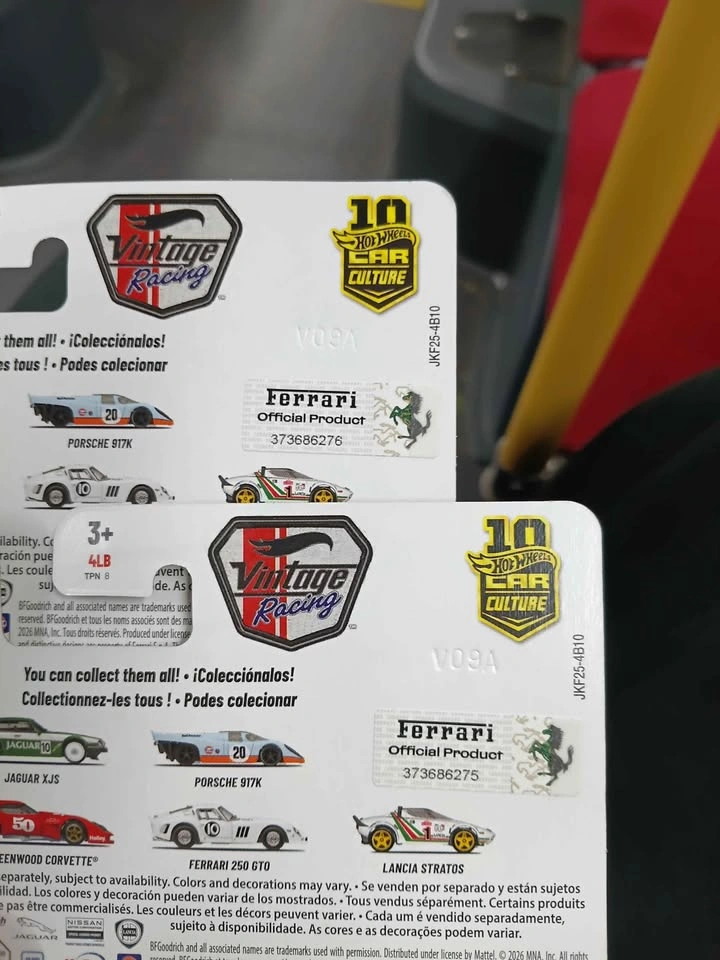 HotWheels Vintage Racing Ferrari 250 GTO (3 Available) - photo 2