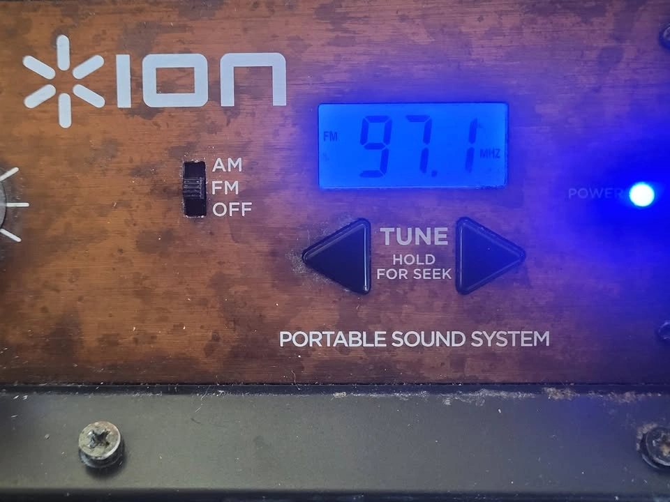 ION Block Rocker IPA56C Speaker AM FM Radio AUX - photo 4
