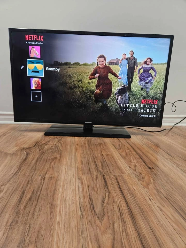 SAMSUNG SMART TV 40" - photo 2