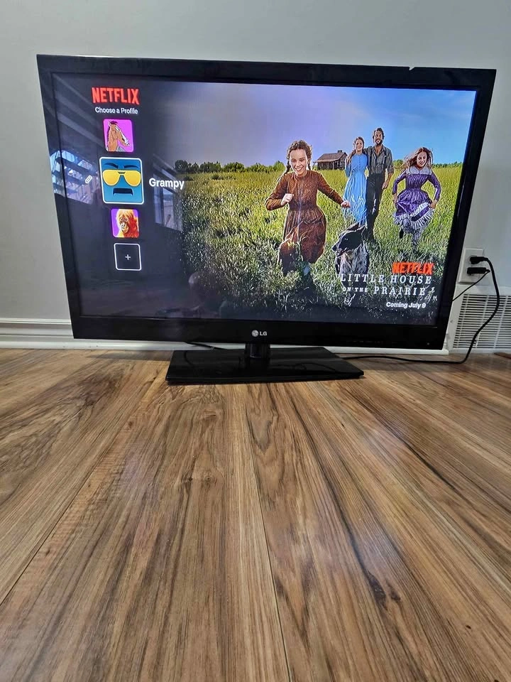 LG SMART TV 42"