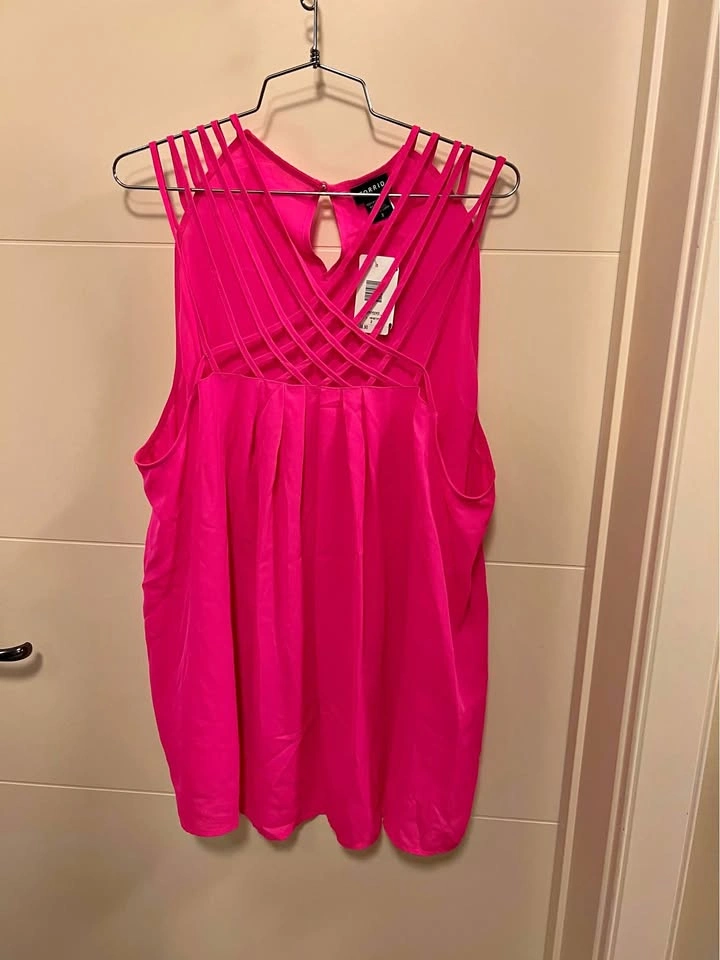 Torrid bright pink sleeveless georgette top size 2 18-20