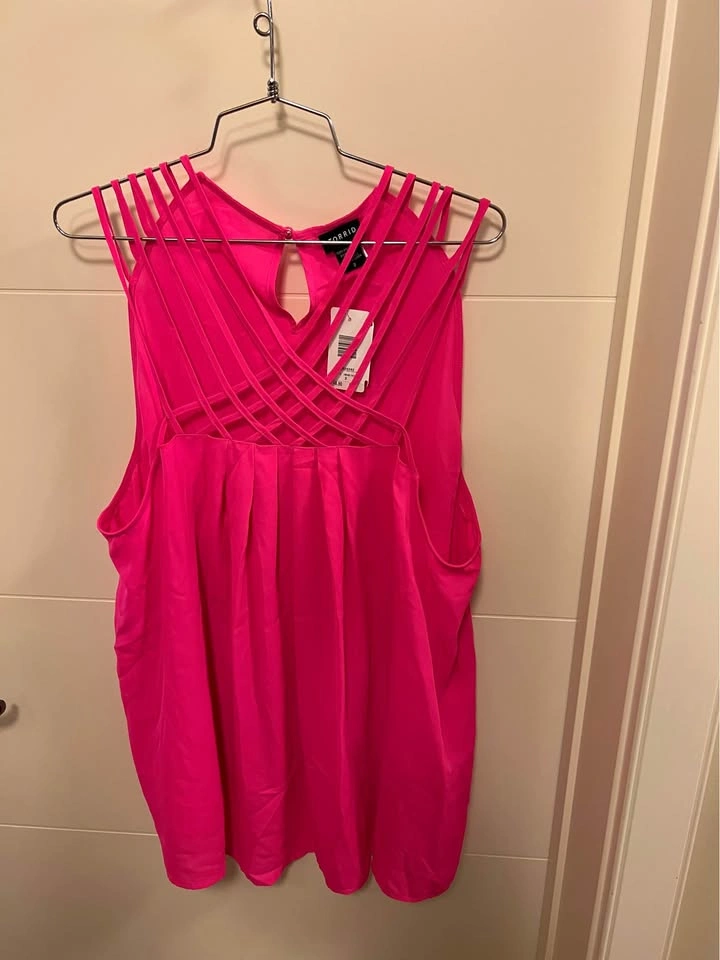 Torrid bright pink sleeveless georgette top size 2 18-20 - photo 2