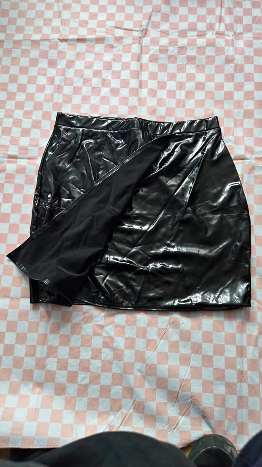 Boohoo pvc black asymetrical mini skirt