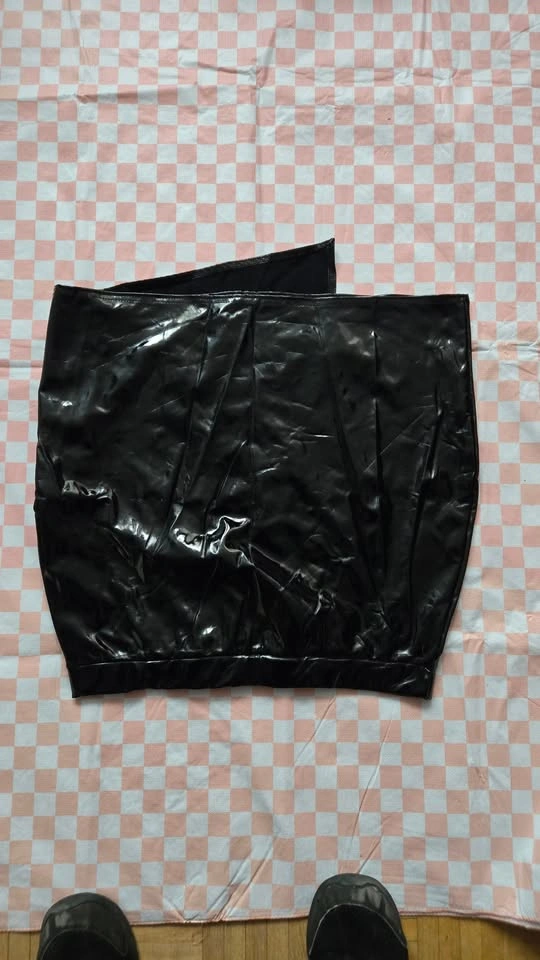 Boohoo pvc black asymetrical mini skirt - photo 3