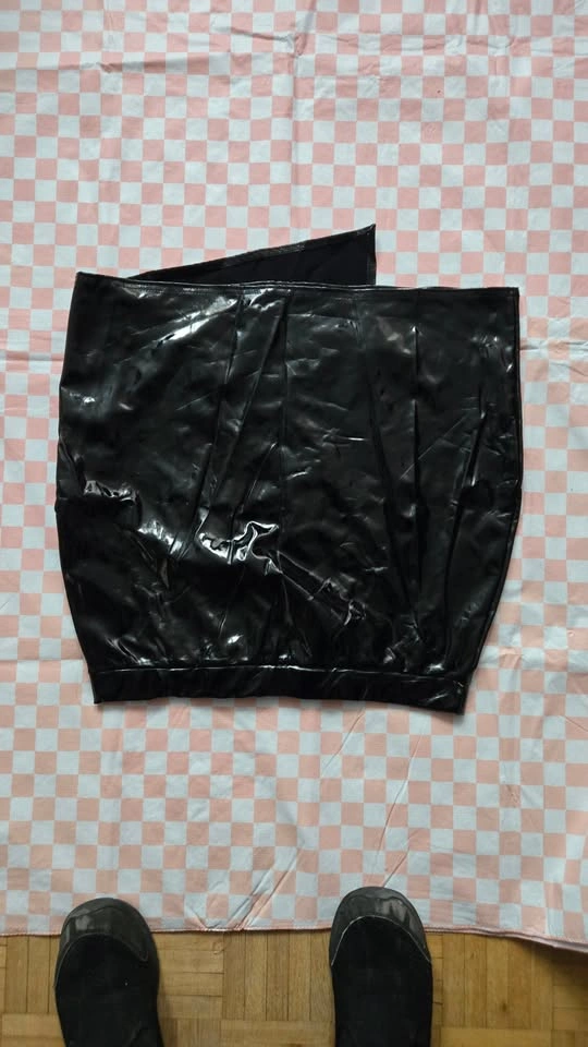 Boohoo pvc black asymetrical mini skirt - photo 4