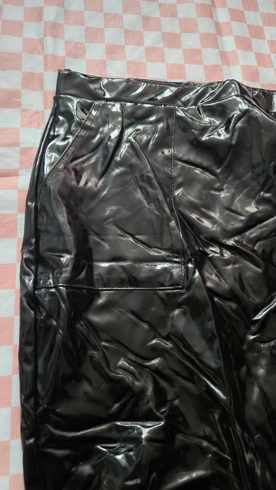 Boohoo pvc black asymetrical mini skirt - photo 5