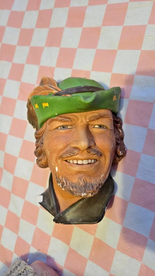 Vintage Robin hood head, made in england