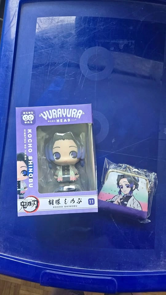 Demon Slayer Kocho Shinobu Bundle: Figure and Purse