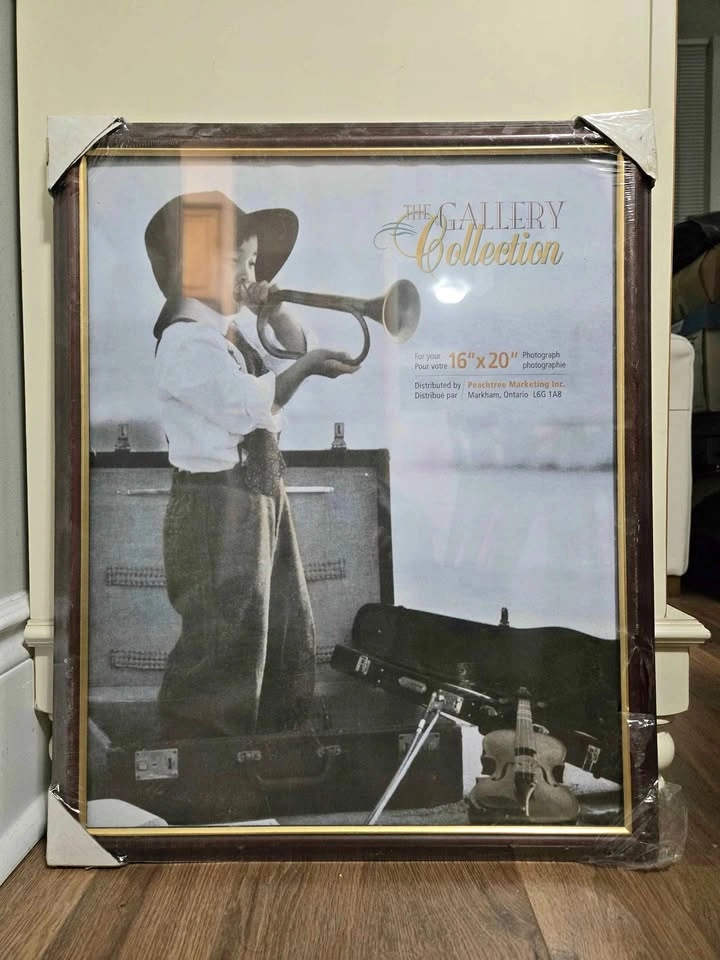 The Gallery Collection 16"x20" Picture Frame
