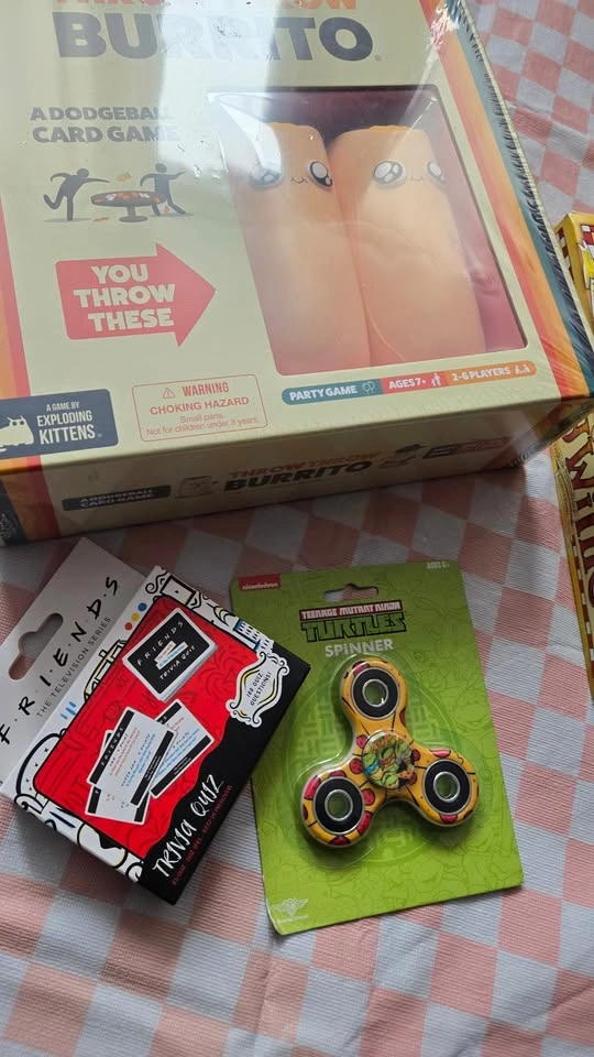 Games bundle: Tiddlywinks, Friends trivia, TMNT spinner, Burrito - photo 2